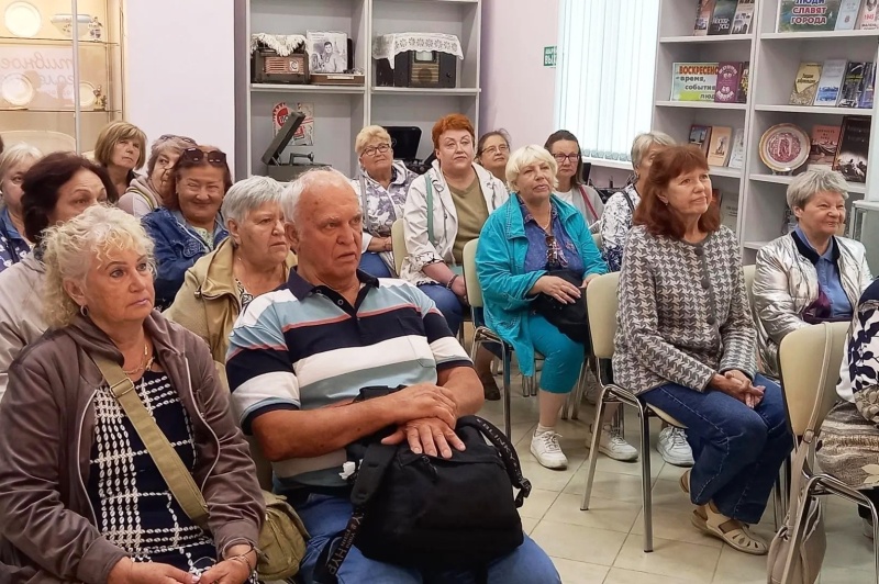 В отделе краеведения Центральной библиотеки им. Инны Гофф прошел краеведческий час «Воскресенская земля»