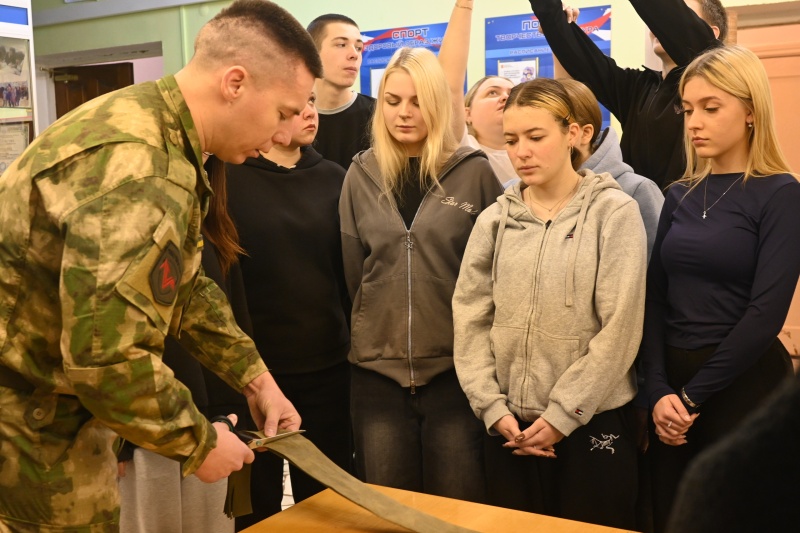 В Воскресенском колледже прошёл мастер-класс по плетению маскировочных сетей 