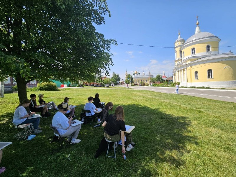 Творческие успехи юных воскресенских художников