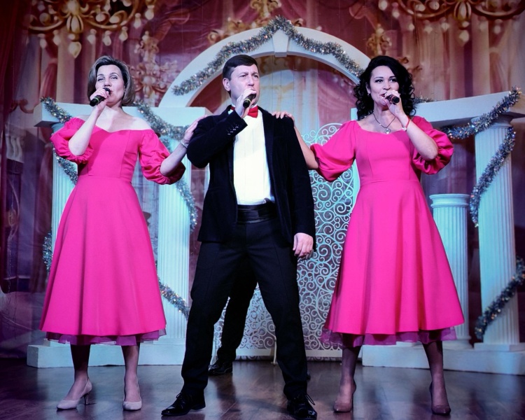 Концертно-выставочный зал Воскресенска отметил юбилеи ведущих коллективов