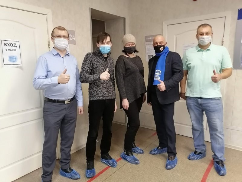 Воскресенские партийцы и сторонники «Единой России» активно участвуют в прививочной кампании