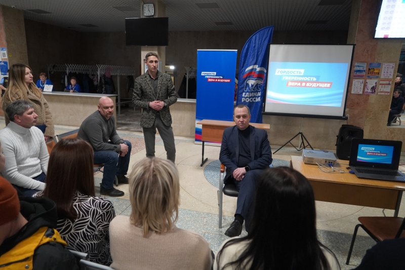 Глава городского округа Воскресенск провел встречу в ДВС «Дельфин»