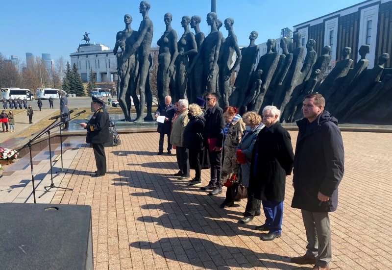 Евгений Аксаков принял участие в митинге, посвященном Международному дню освобождения узников фашистских концлагерей