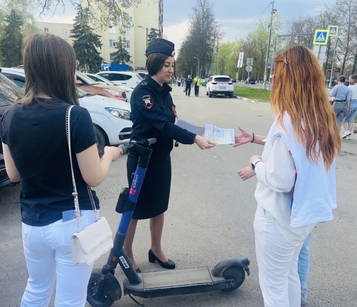 В Воскресенске провели профилактические беседы с пользователями средств индивидуальной мобильности 