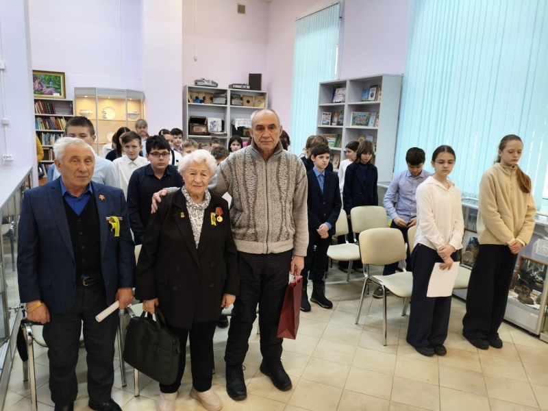 В Воскресенской библиотеке провели урок мужества для лицеистов 