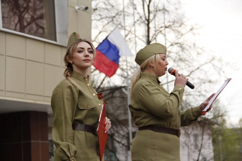 Картинка сквозь года звенит победа