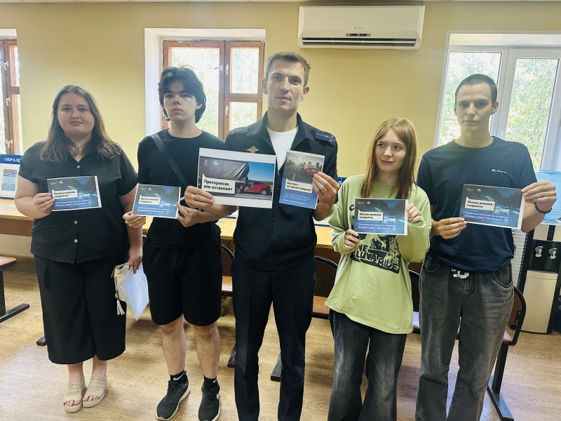 Сотрудники регистрационно-экзаменационного подразделения отдела Госавтоинспекции в Воскресенске провели беседы в автошколах