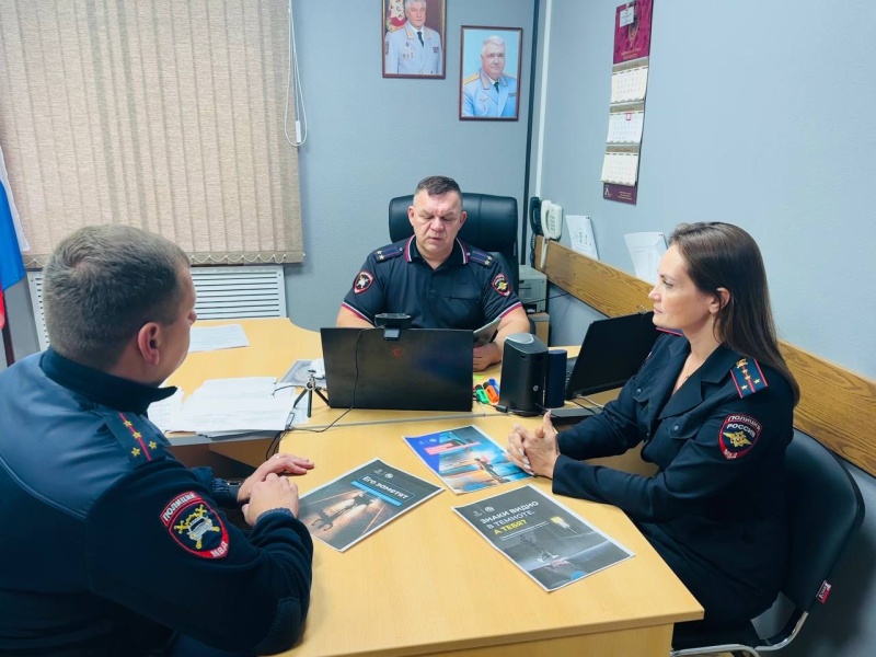 В Госавтоинспекции Воскресенска провели брифинг, посвященный социальному раунду «Засветись!»