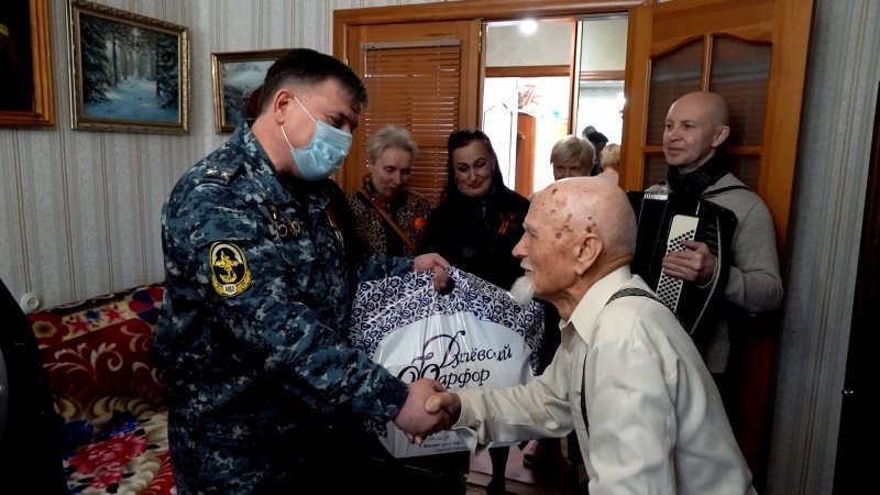 Со слезами на глазах