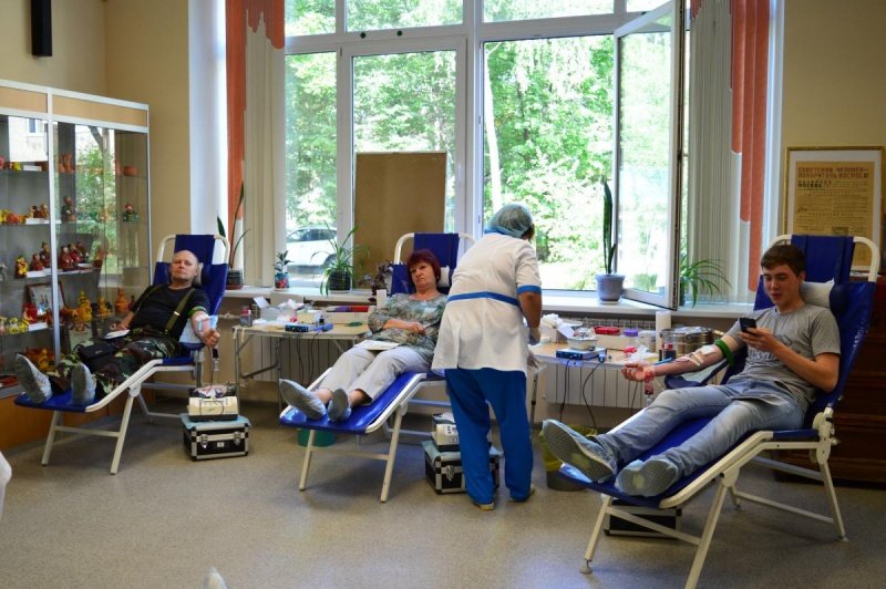 В Белоозёрском доноры сдали 32 литра крови