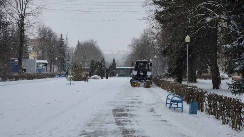 В Воскресенске оперативно устраняют последствия ночного снегопада
