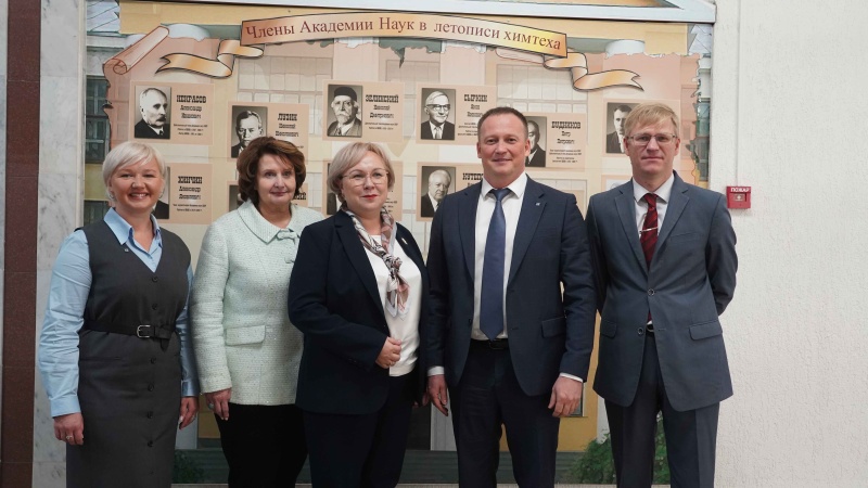 Филиал ВМУ АО ОХК Уралхим подписал трехстороннее соглашение с Ивановским государственным химико-технологическим университетом и Воскресенским колледжем