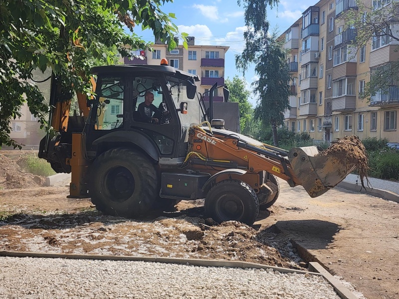 В Воскресенске комплексно благоустраивают двор в микрорайоне Москворецкий 