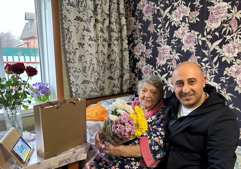 В Воскресенске поздравили ветерана труда 