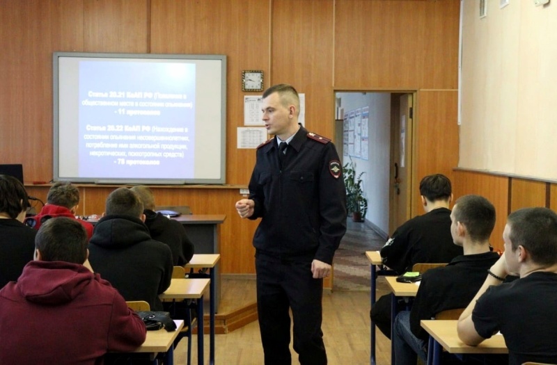 В Воскресенске полицейские провели урок правовой грамотности для учащихся колледжа