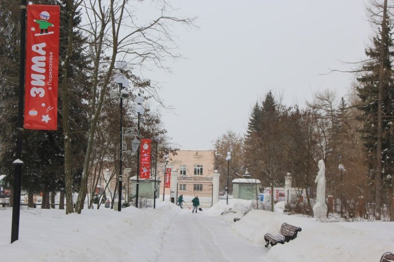 Уборка снега в парках Воскресенска 