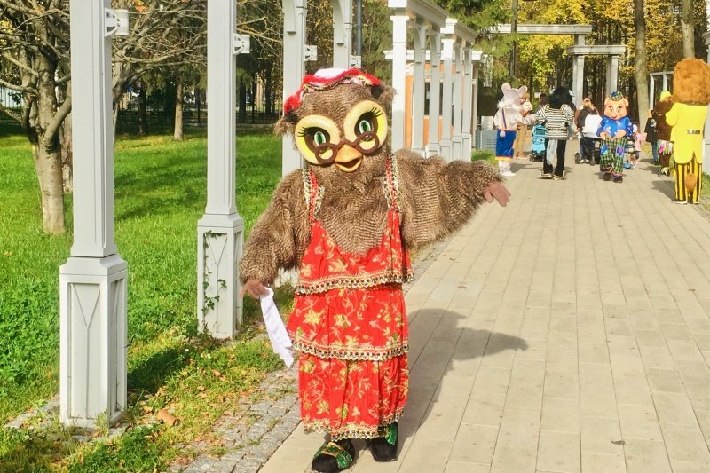 Театр ростовых кукол "Софит" приветствовал гостей парка усадьбы Кривякино
