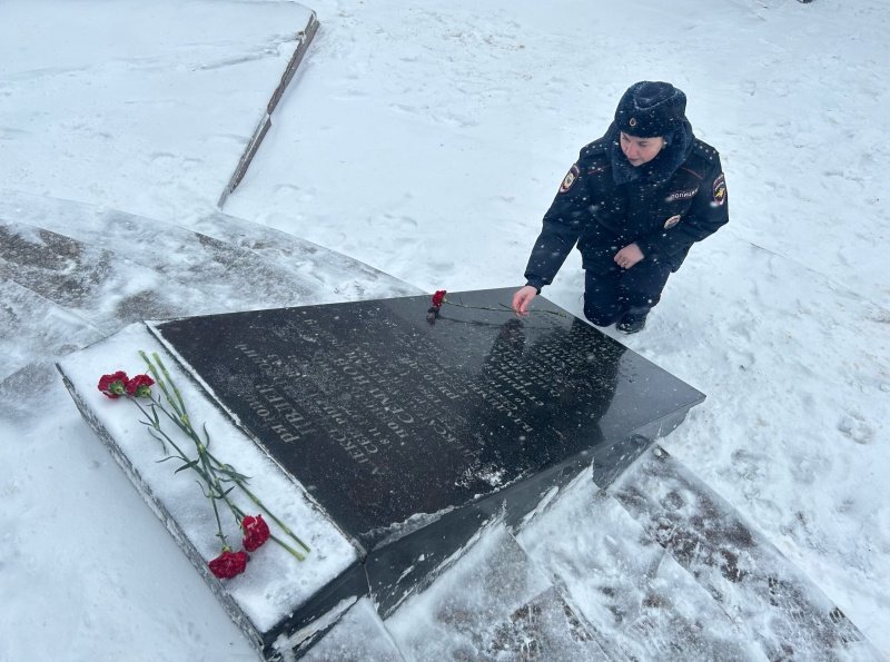 В Воскресенске полицейские приняли участие в памятном мероприятии, посвященном 35-летию вывода советских войск из Афганистана