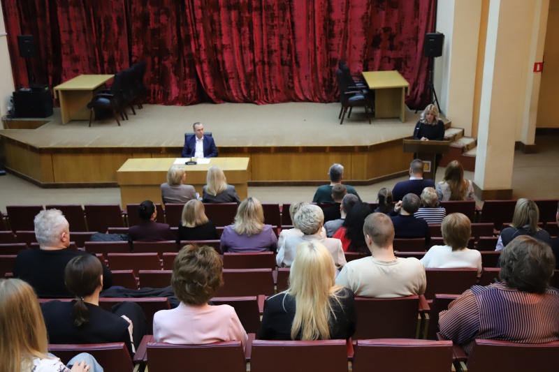 На еженедельном оперативном совещании подвели итоги проведения месяца чистоты и благоустройства