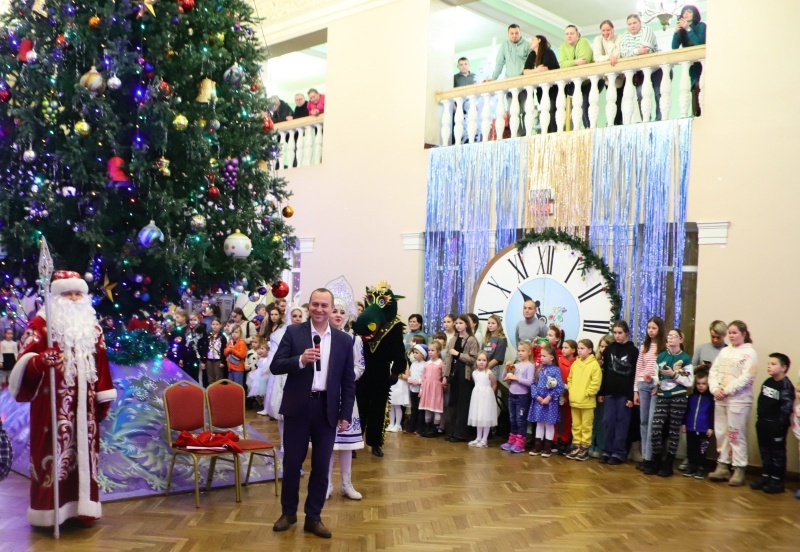 В Воскресенске организовали новогоднее представление для детей участников СВО 