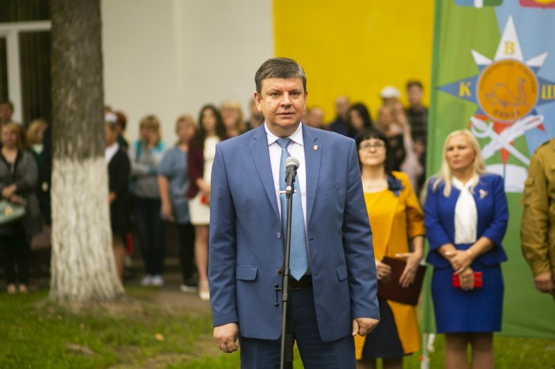 Артур Болотников поздравил школьников с началом учебного года