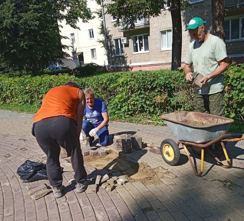 Ставить на тротуар. Благоустройство. Благоустройство детской площадки. Чистота и порядок. Благоустройство пространств с игровыми площадками.